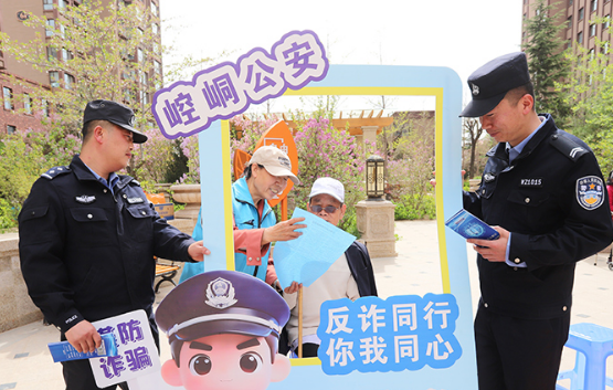 平凉崆峒：反诈宣传进小区 守护老年人“钱袋子”