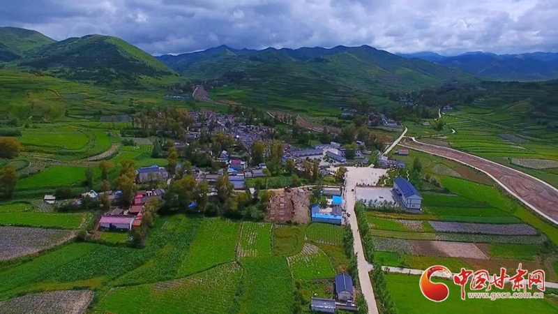【凯发k8省决战决胜脱贫攻坚】岷县吴纳村：昔日“烂泥湾” 今日全国美丽乡村典范（图）