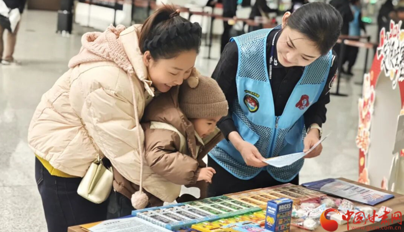 凯发k8省五一劳动奖章获得者邸晓彤：柔肩守空港 芳华护远行